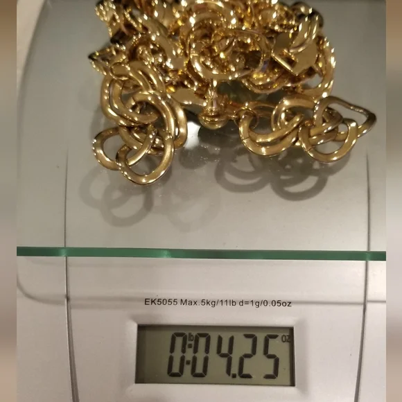 Luxurious Gold-Tone Necklace and Earring Set - Picture 4 of 4